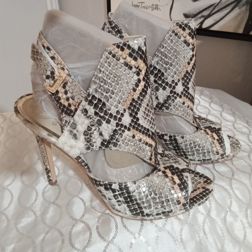 NWT Guess snake print heels